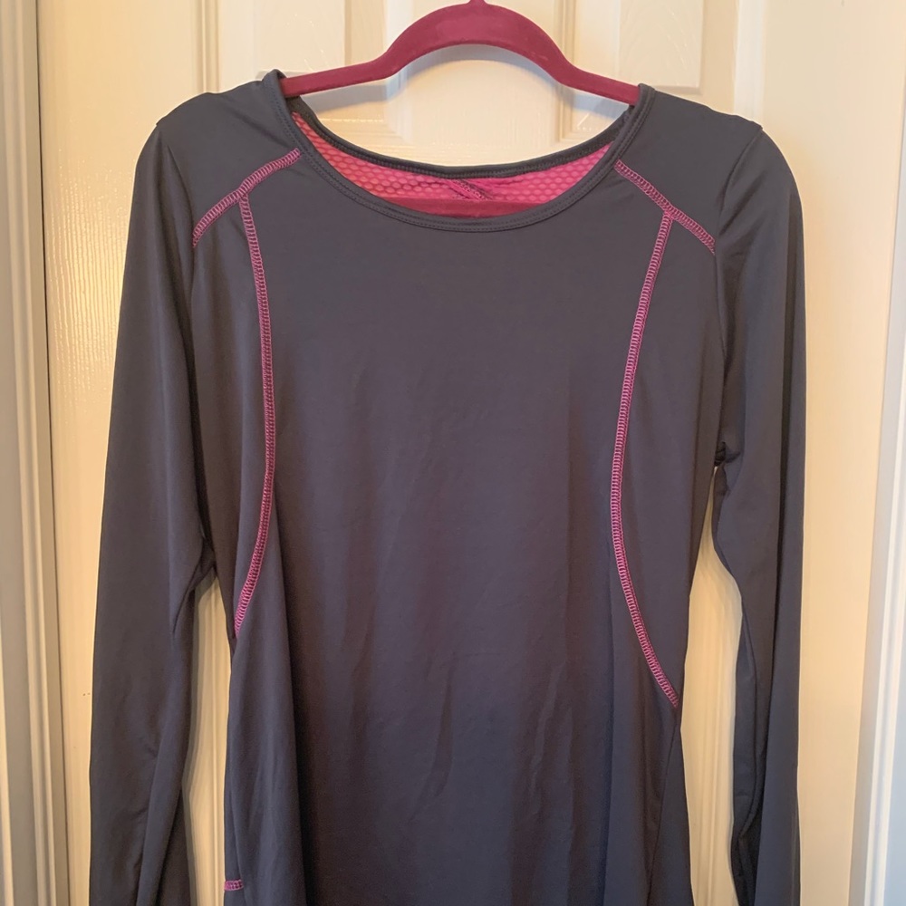 Long sleeve athletic top Size L
